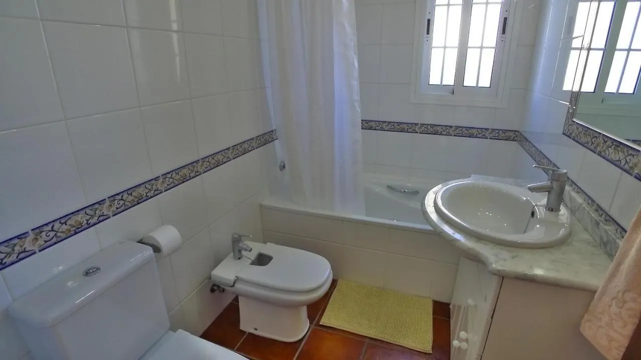 R1044 - Villa Karina Nerja