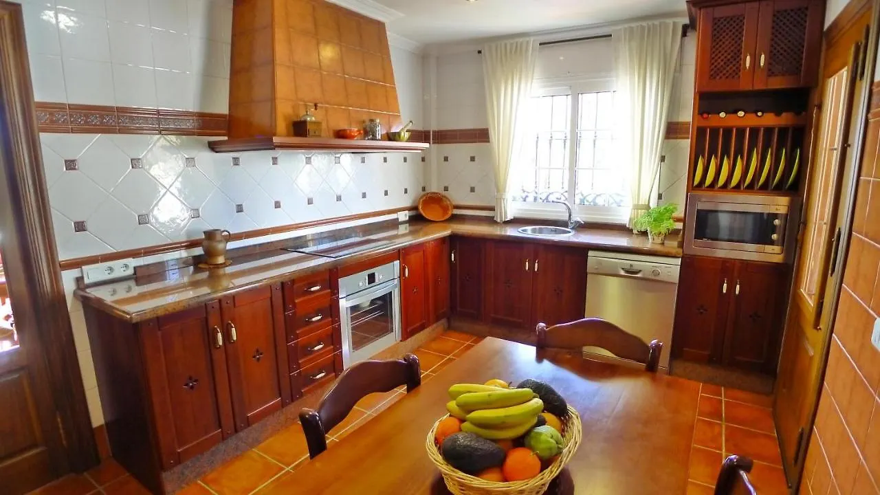 R1044 - Villa Karina Nerja