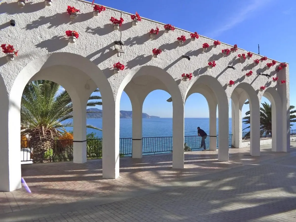 R1044 - Villa Karina Nerja