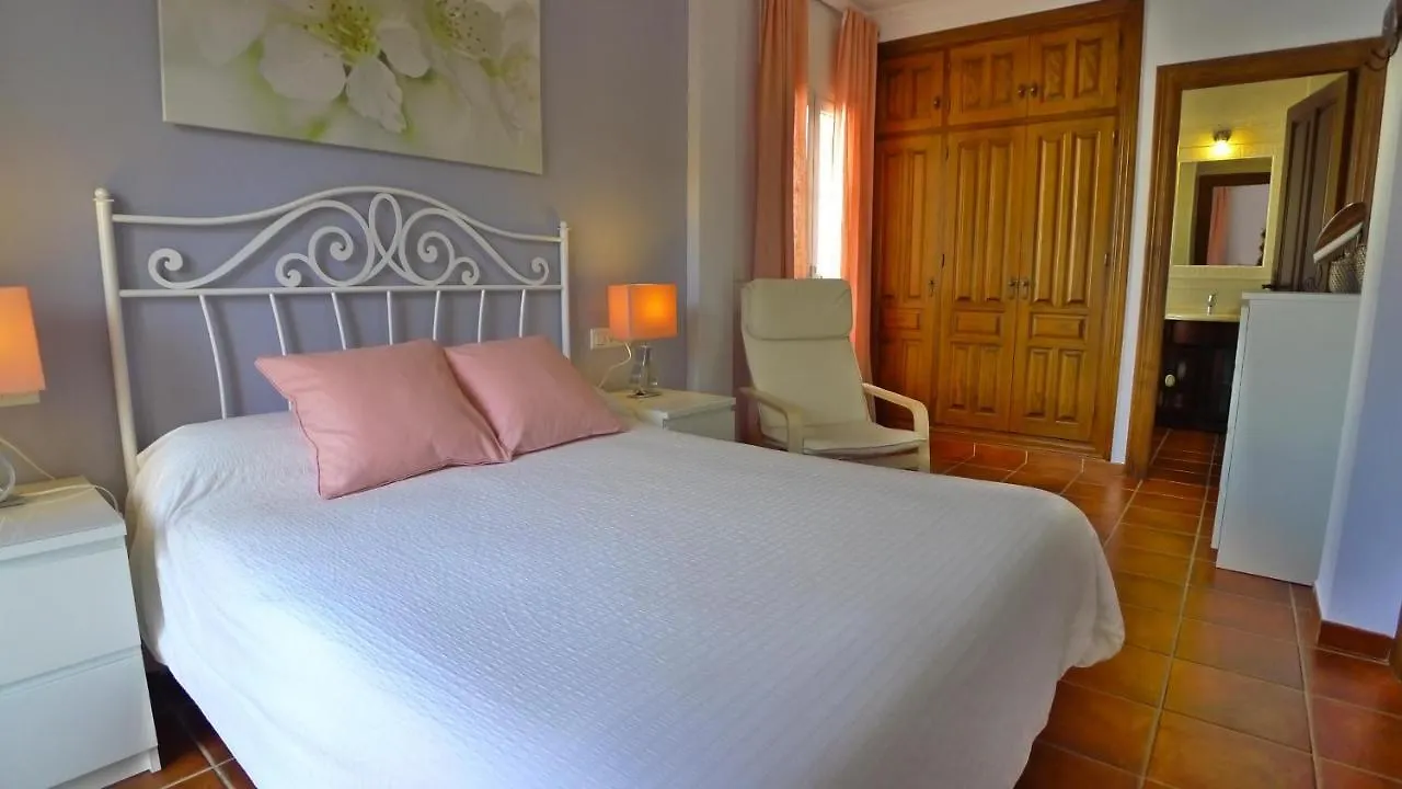R1044 - Villa Karina Nerja