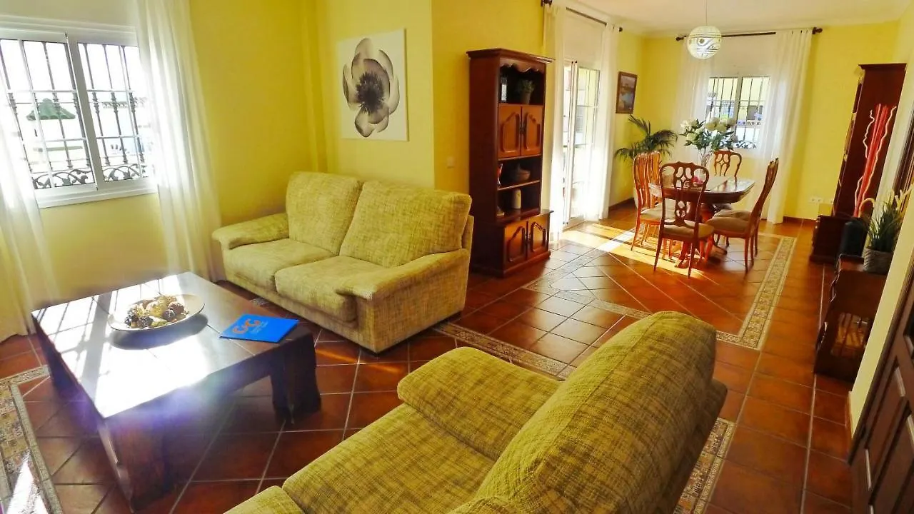 R1044 - Villa Karina Nerja