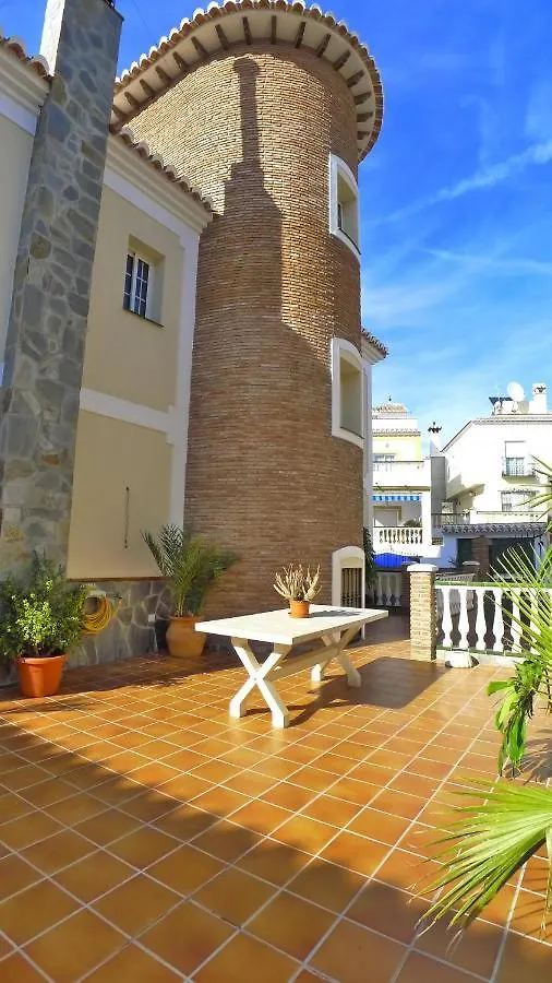 R1044 - Villa Karina Nerja