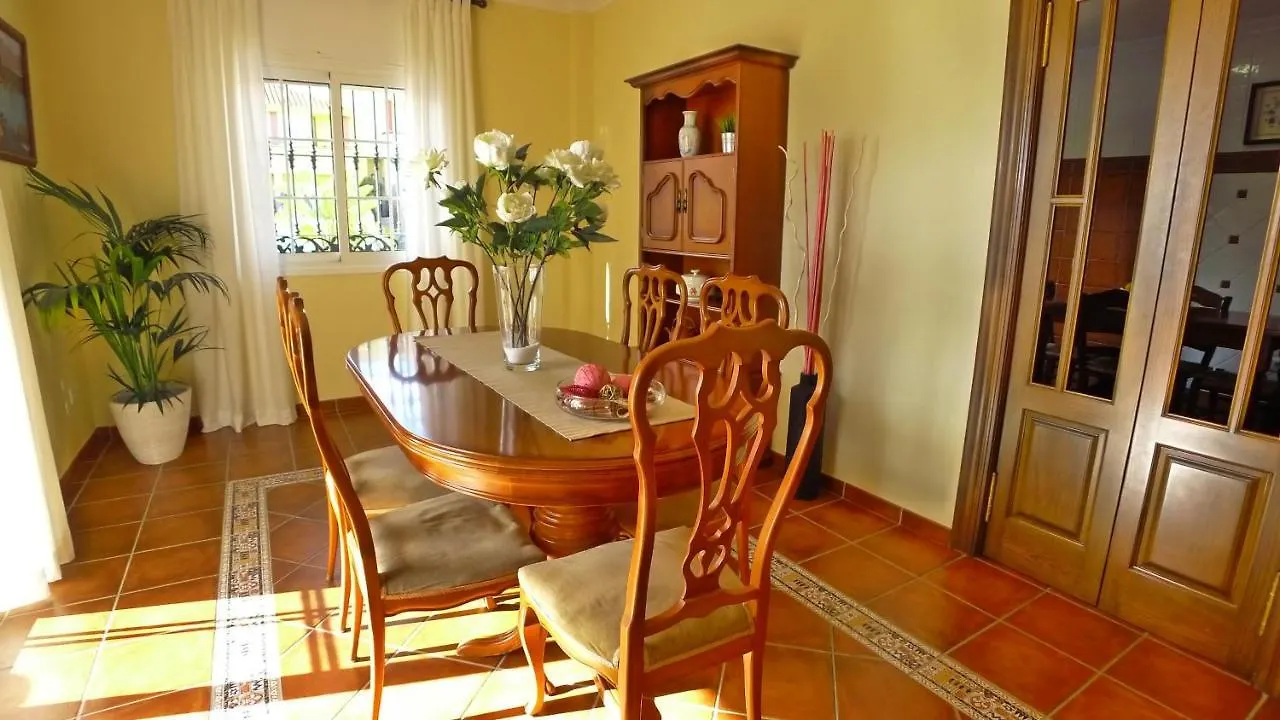R1044 - Villa Karina Nerja